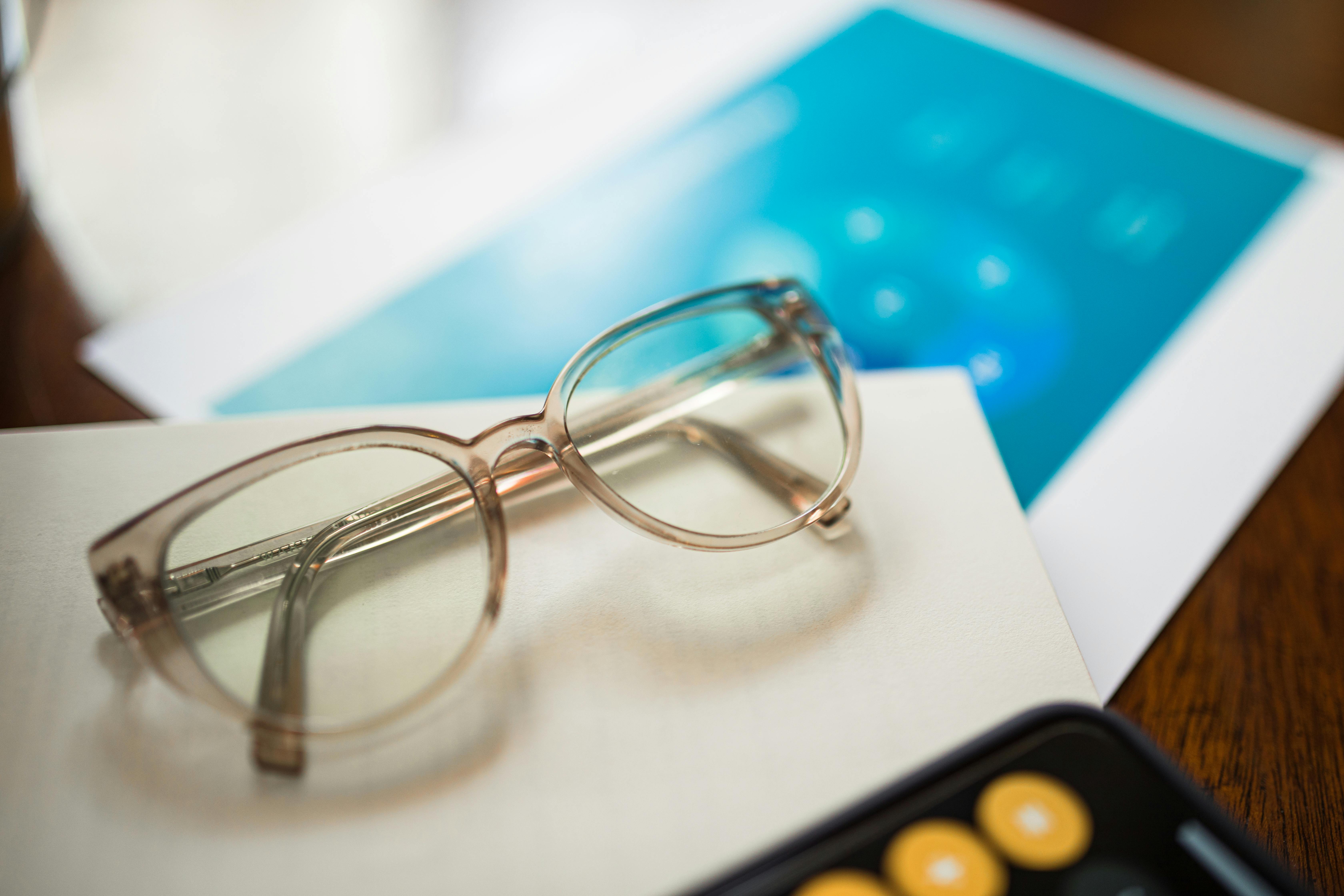 7 Jenis Lensa Kacamata dan Fungsinya